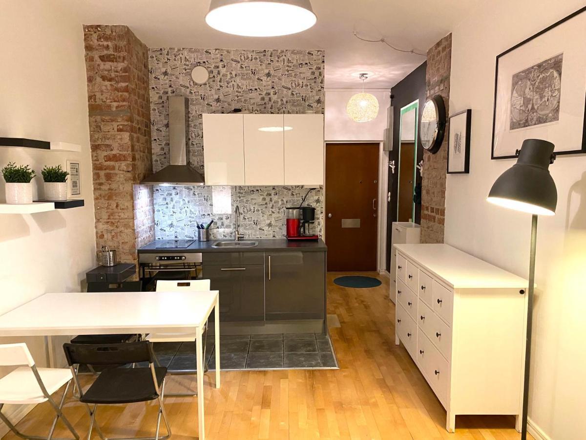 Appartamento Cozy Gem In The Heart Of Design District Helsinki Esterno foto